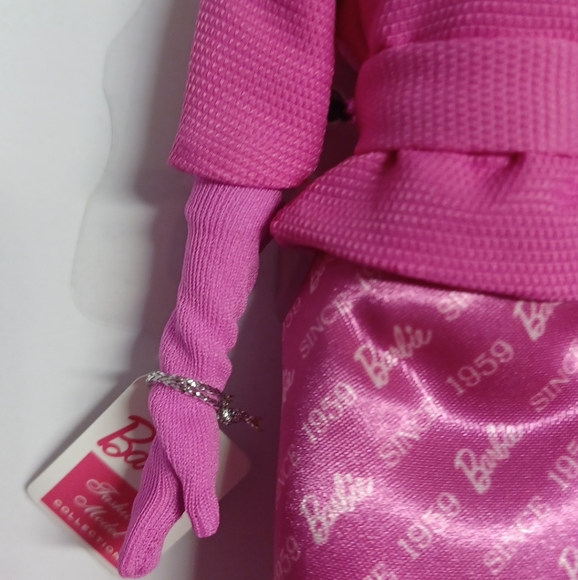 Barbie Signature Proudly Pink Genuine Silkstone Body Doll Mattel FXD50 KLL522 - Picture 5 of 16